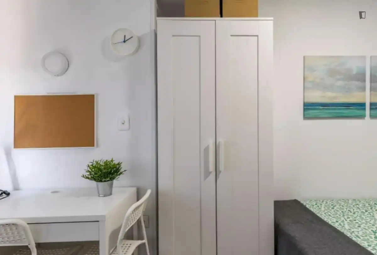 Dormitori de Apartament per a compartir en  Valencia Capital amb Moblat, Forn i Rentadora