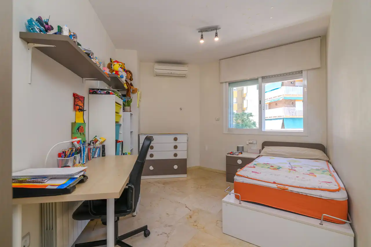 Schlafzimmer von Wohnung zum Verkauf in Gavà mit Klimaanlage, Heizung und Balkon