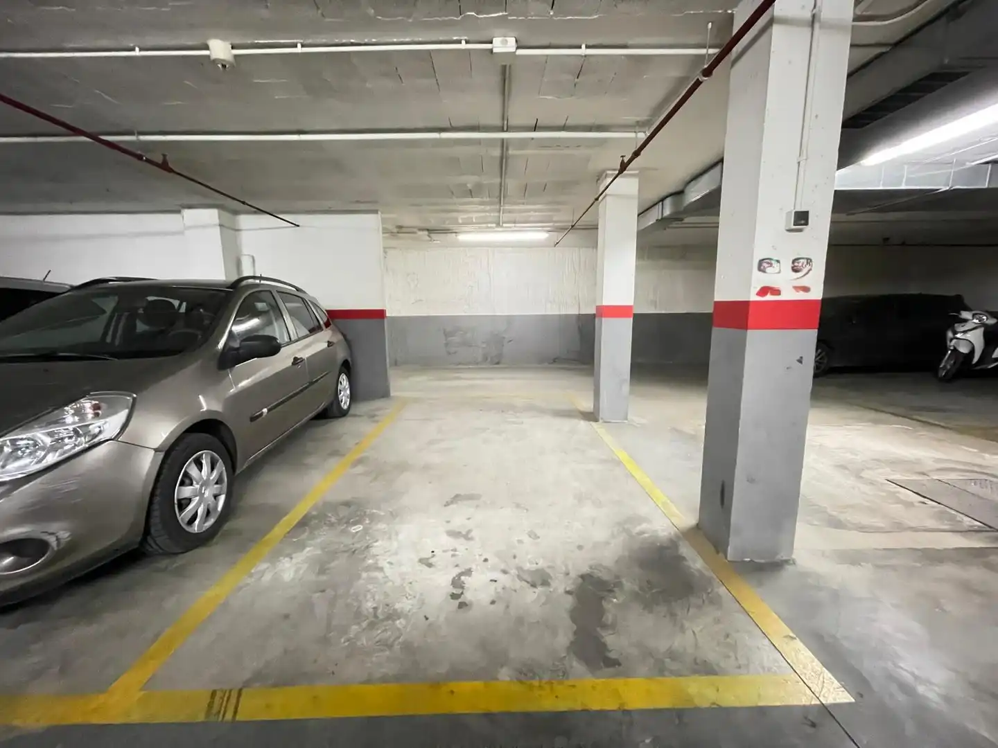 Parkplatz von Wohnung zum Verkauf in Badalona mit Klimaanlage, Heizung und Terrasse