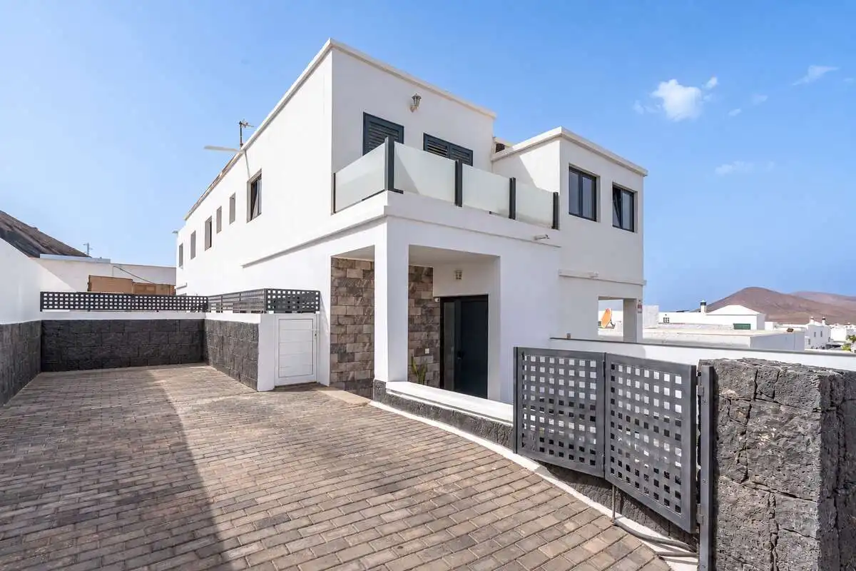 Exterior view of Duplexes for sale in Teguise