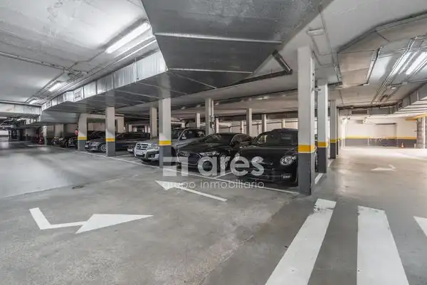Parking de Ático en venta en Viveiro con Calefacción, Terraza y Trastero