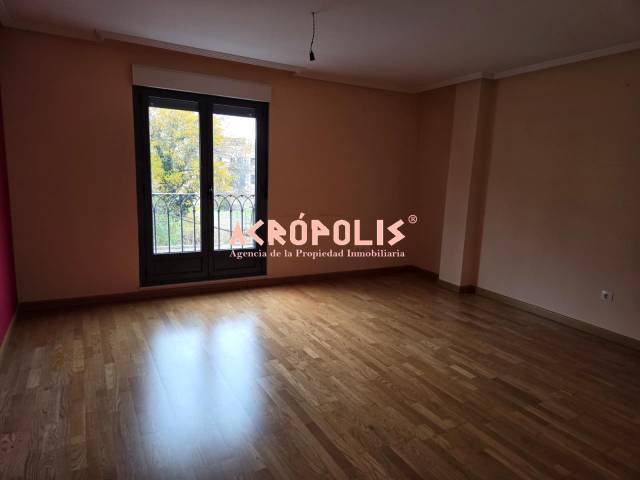 Piso en Venta en PLAZA ESPAÑA en Villarejo de Órbigo