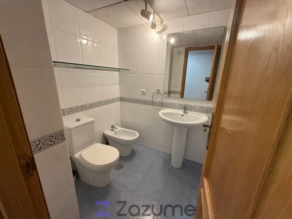 Badezimmer von Wohnung zur Miete in Alicante / Alacant mit Klimaanlage, Heizung und Abstellraum