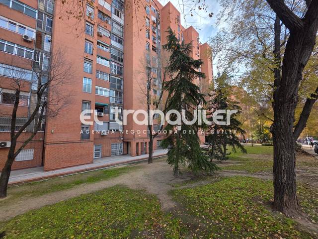 Piso en Venta en Avenida Pablo Neruda en Palomeras Sureste