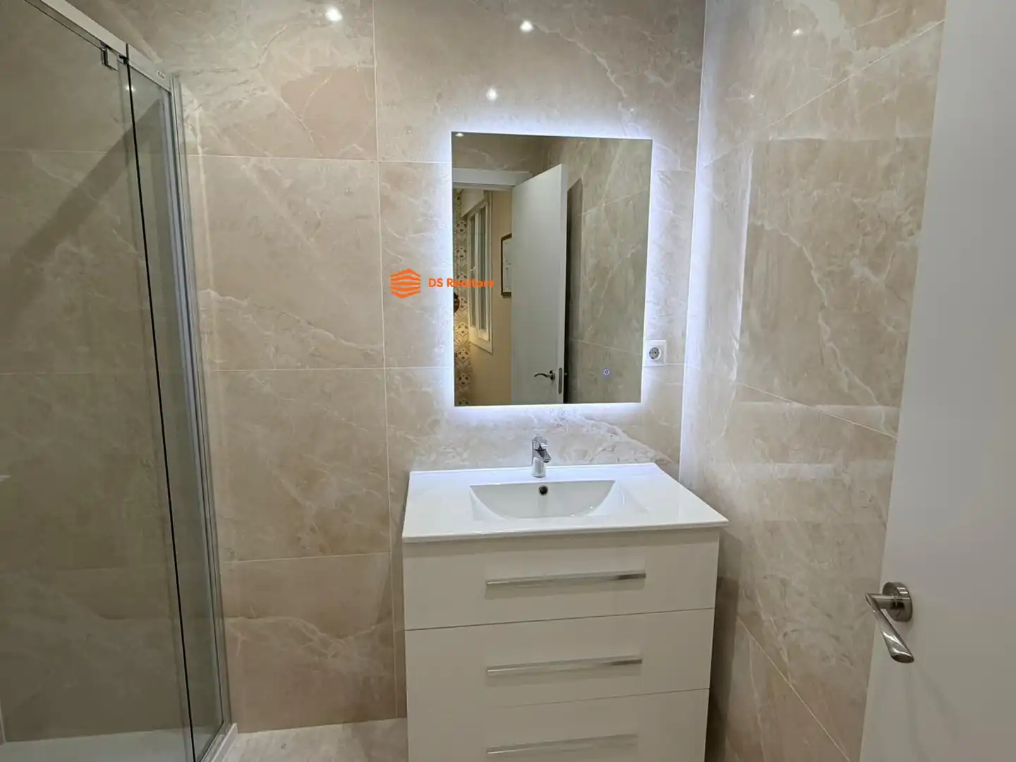 Badezimmer von Erdgeschoss zum Verkauf in Madrid mit Heizung und Möbliert