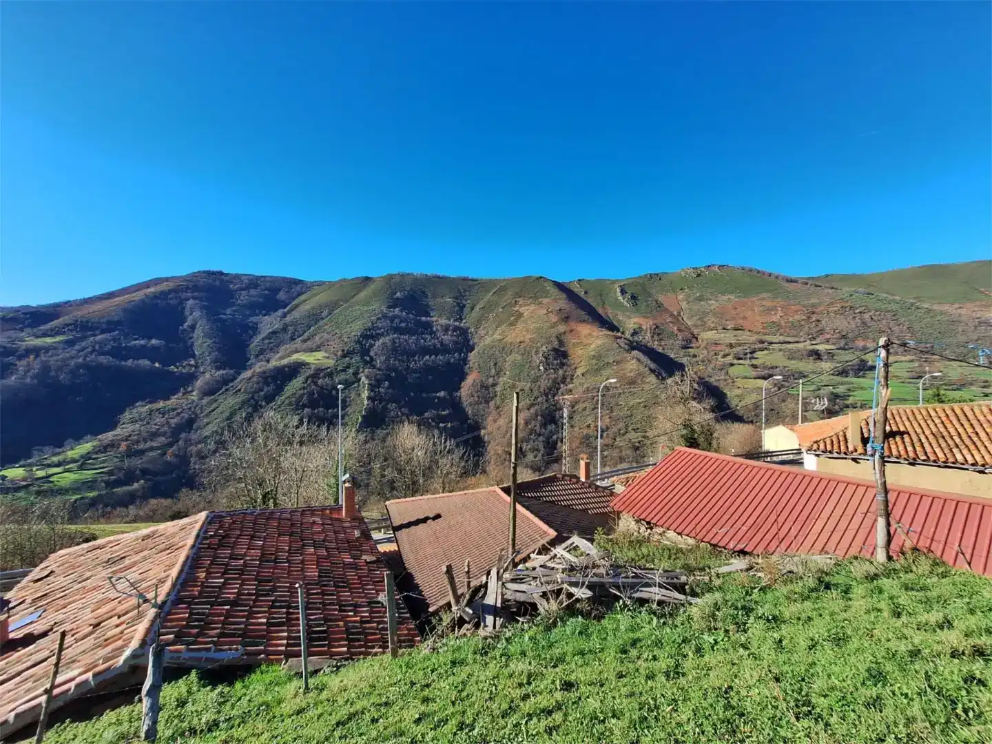 Vista exterior de Casa o xalet en venda en Lena