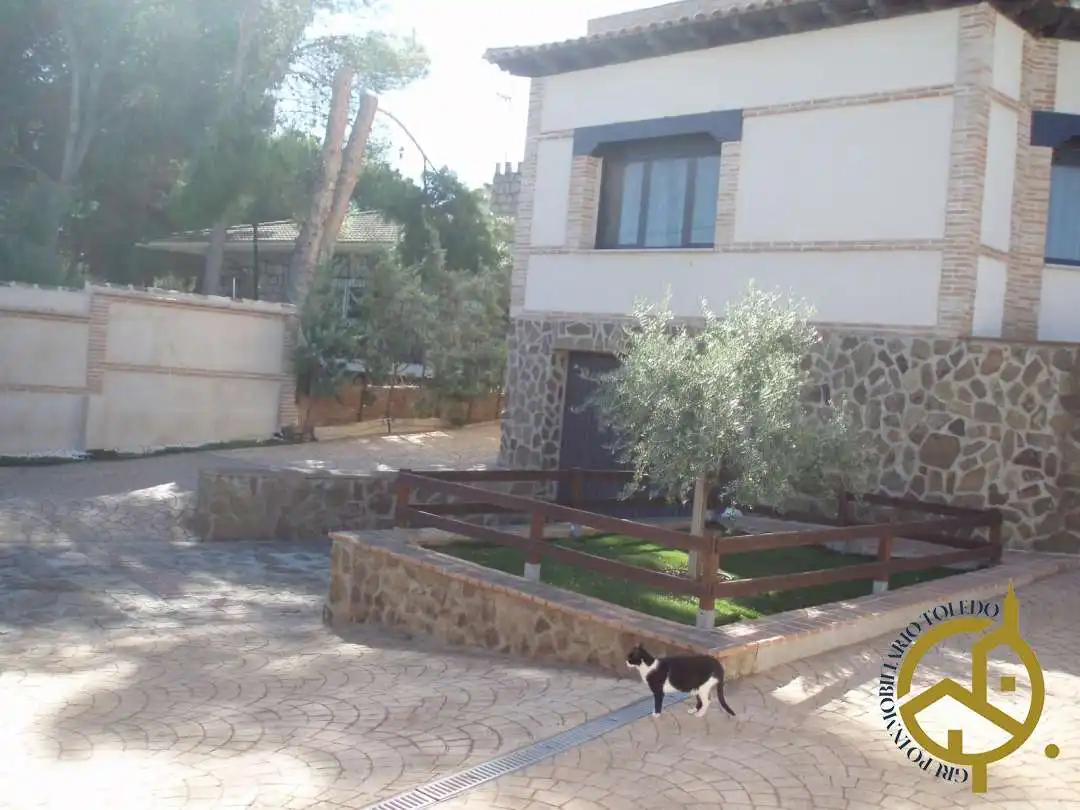 Garden of Houses for sale in Nambroca  with Air Conditioner, Heating and Private garden