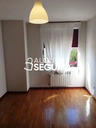 Bedroom of Flat for rent in Valladolid  with Heating, Terrace and Swimming Pool