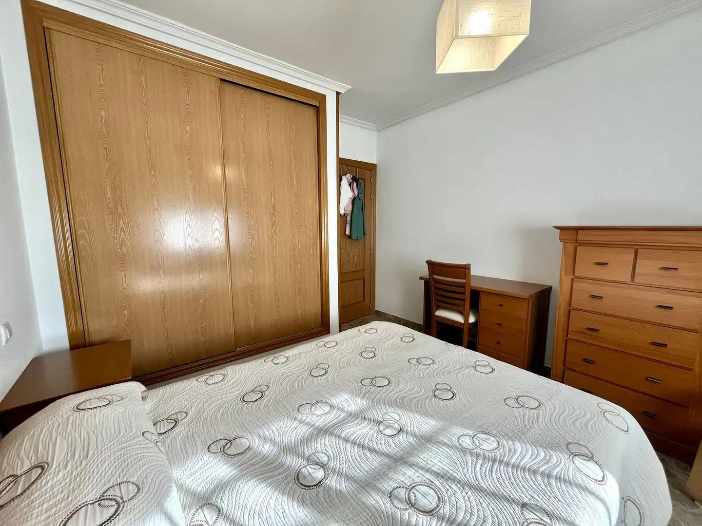 Habitación de Casa adosada en venta en Ciudad Real con Aire acondicionado, Calefacción y Internet