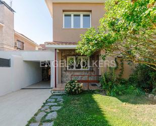 Vista exterior de Casa o xalet de lloguer en Pozuelo de Alarcón amb Terrassa i Piscina