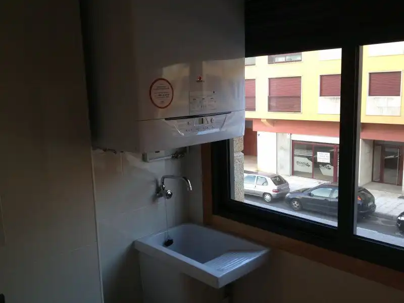 Bathroom of Flat for rent in Pontevedra Capital   with Terrace and Balcony