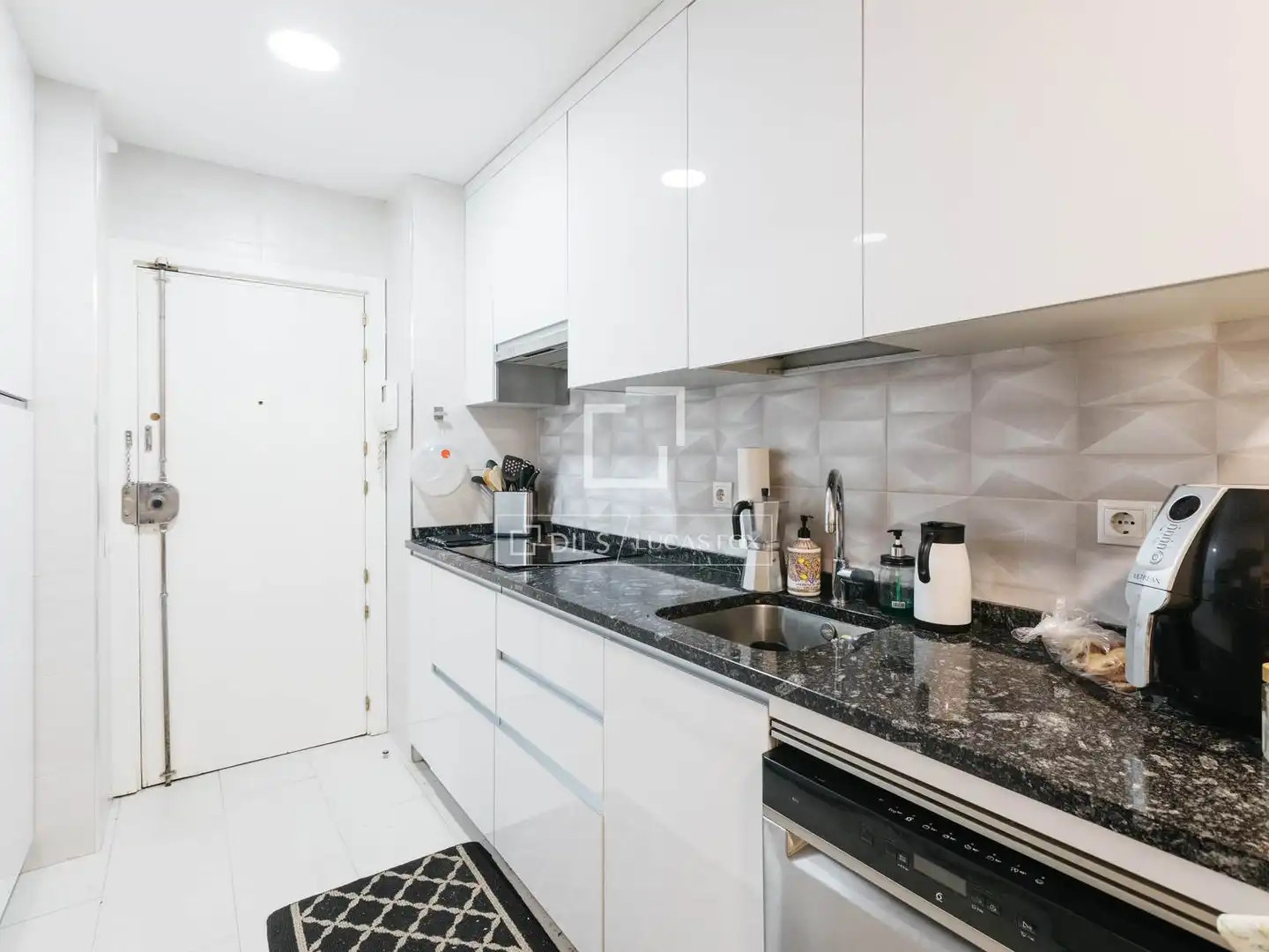 Kitchen of Flat for rent in Madrid  with Air Conditioner, Heating and Private garden