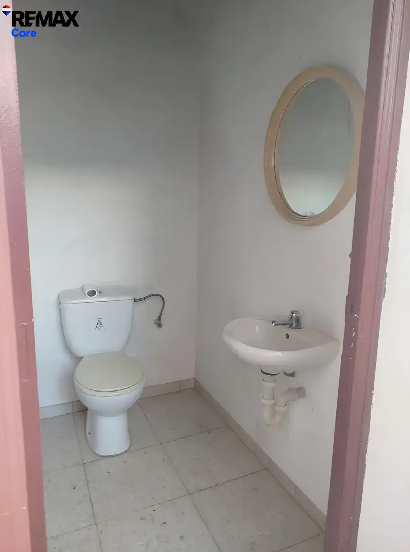 Badezimmer von Fabrikhallen zum Verkauf in Esparragalejo