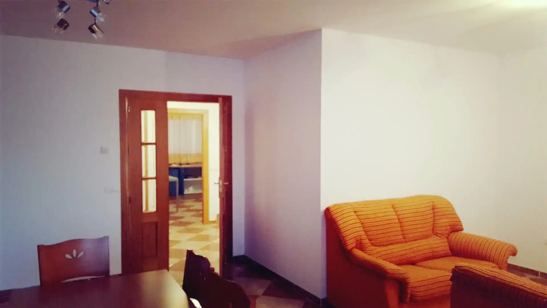 Sala d'estar de Casa adosada en venda en Baza amb Forn, Rentadora i Microones