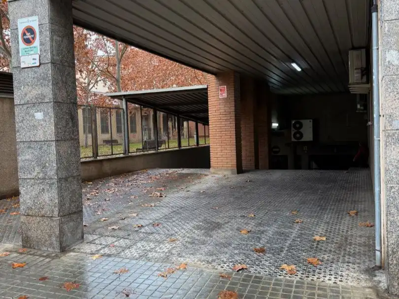 Aparcament de Garatge de lloguer en Sabadell amb Alarma