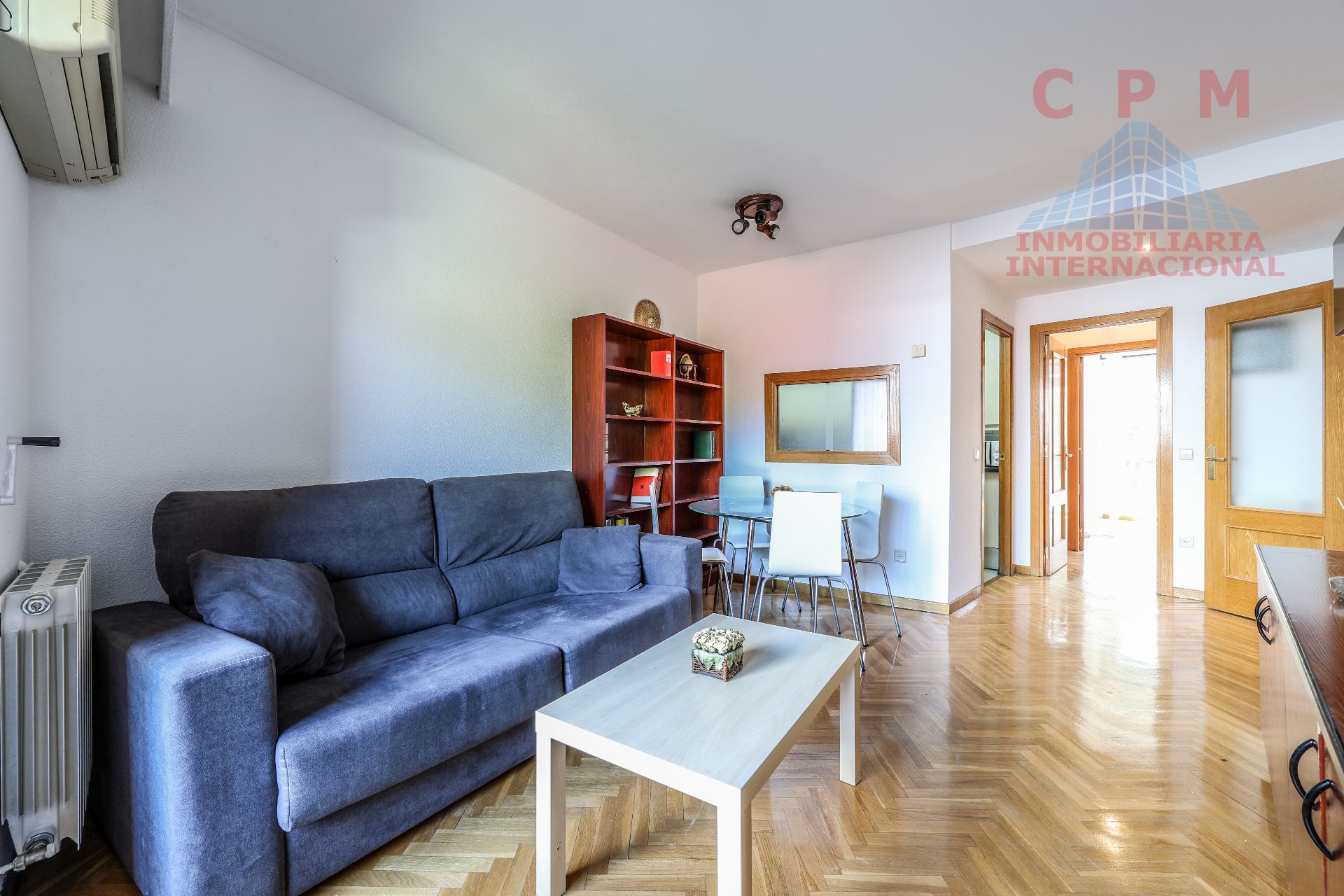 Living room of Flat to rent in  Madrid Capital  with Air Conditioner, Heating and Parquet flooring