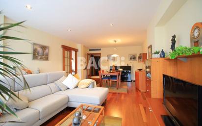 Living room of Flat for sale in Vic  with Air Conditioner, Heating and Parquet flooring