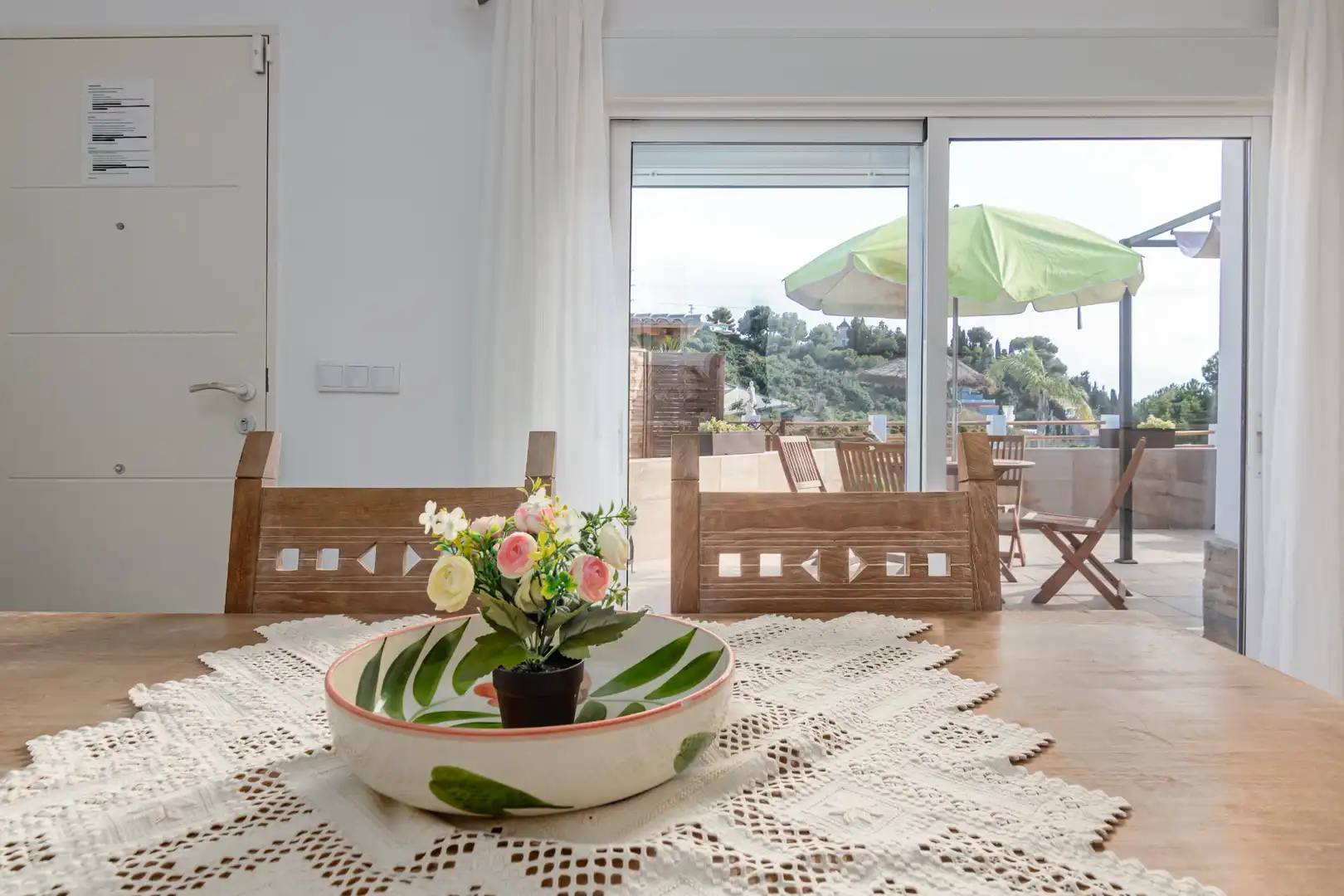 Menjador de Casa o xalet en venda en Vélez-Málaga amb Aire condicionat, Jardí privat i Terrassa