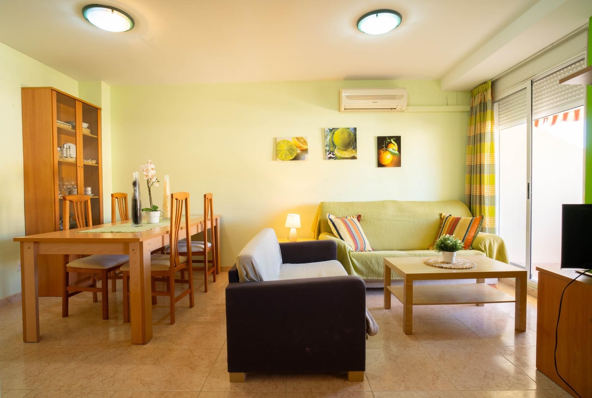 Sala de estar de Apartamento en venta en Oropesa del Mar / Orpesa con Terraza y Amueblado