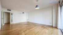 Sala d'estar de Pis de lloguer en Pozuelo de Alarcón amb Aire condicionat, Calefacció i Parquet