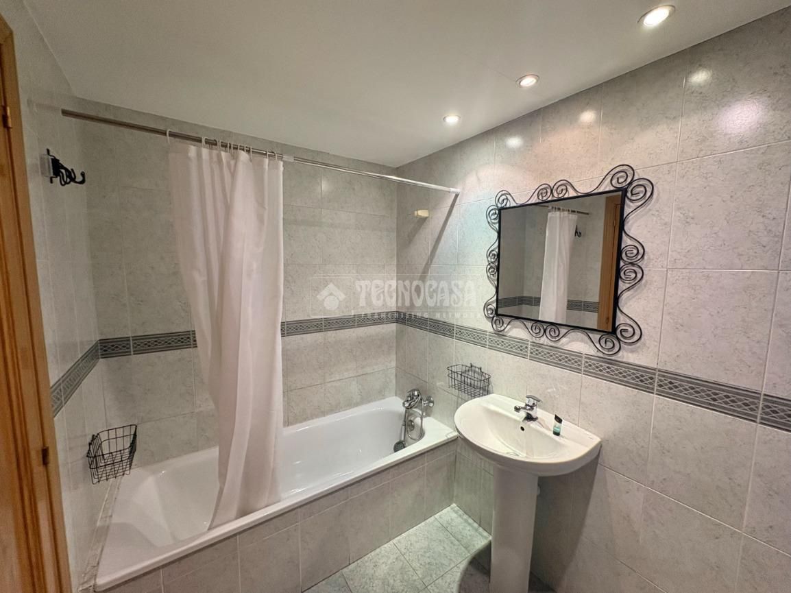 Bany de Pis en venda en Boadilla del Monte amb Traster i Piscina comunitària