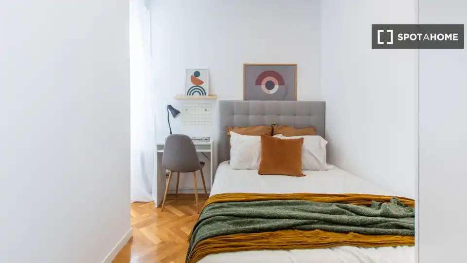 Dormitori de Pis per a compartir en Madrid amb Aire condicionat, Calefacció i Terrassa