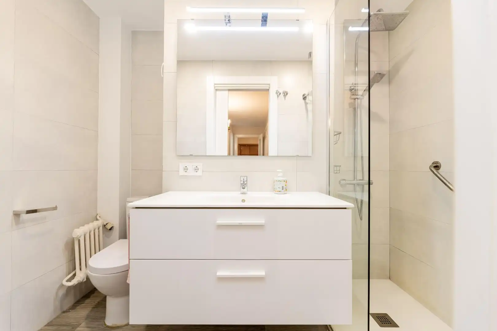 Badezimmer von Wohnung zur Miete in Madrid mit Heizung und Parkett