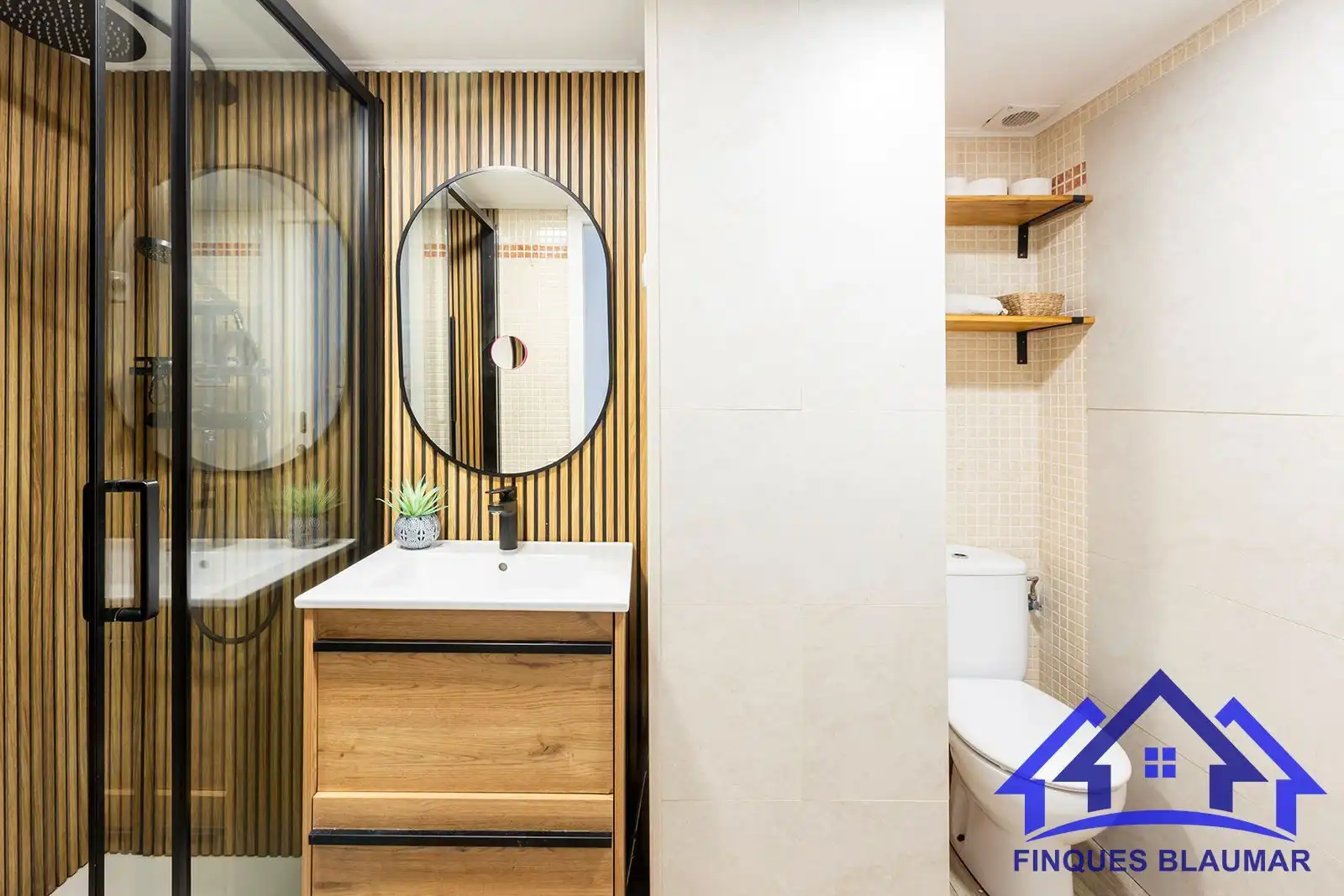 Bathroom of Flat for sale in Arenys de Mar  with Air Conditioner, Heating and Terrace