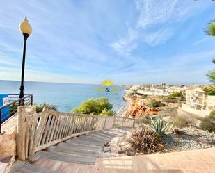 Vista exterior de Apartament de lloguer en Orihuela amb Aire condicionat, Piscina i Balcó