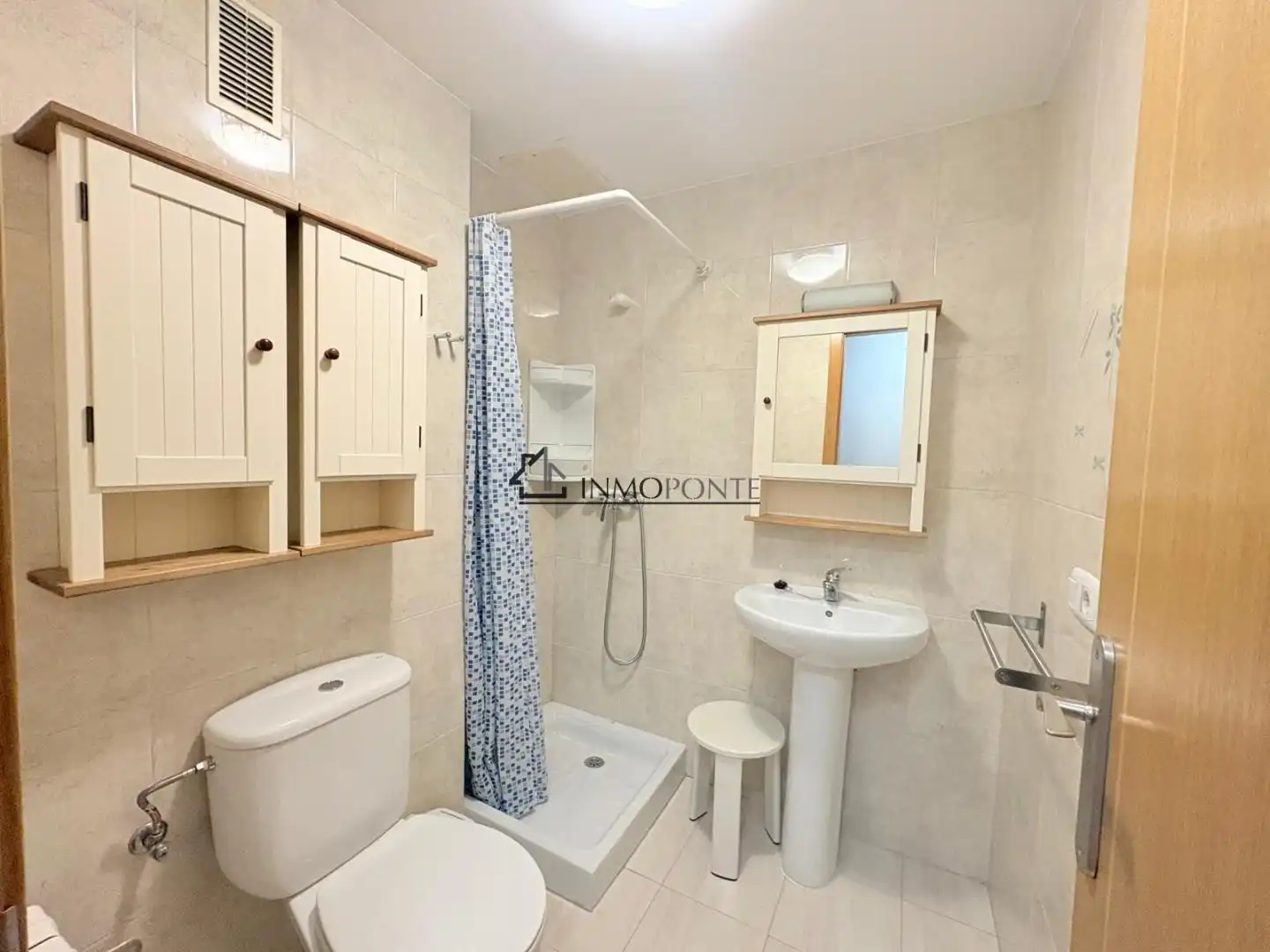 Baño de Piso de alquiler en Pontevedra Capital  con Calefacción, Terraza y Trastero