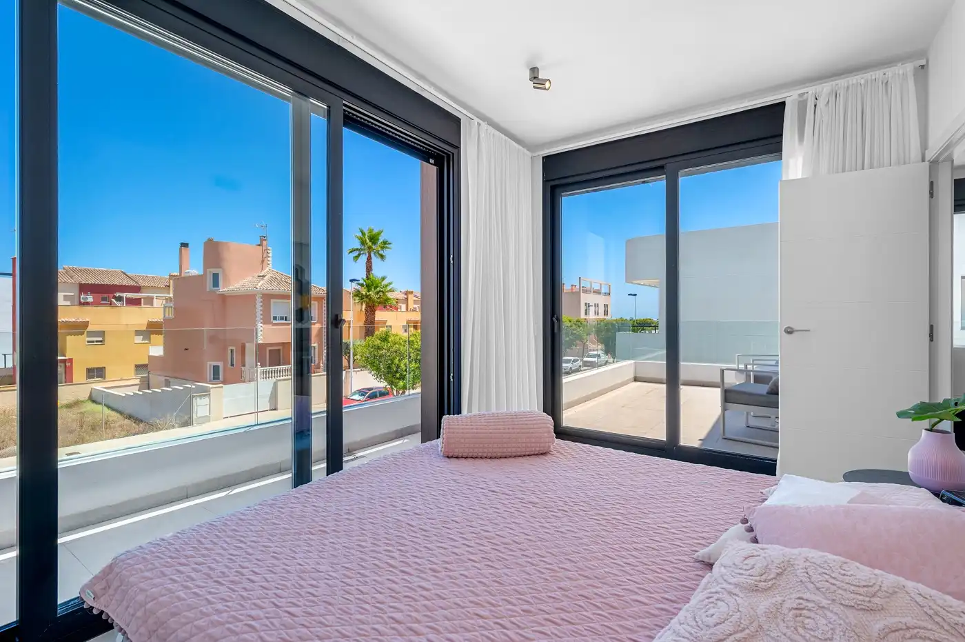Habitación de Casa o chalet en venta en Guardamar del Segura con Calefacción, Jardín privado y Terraza