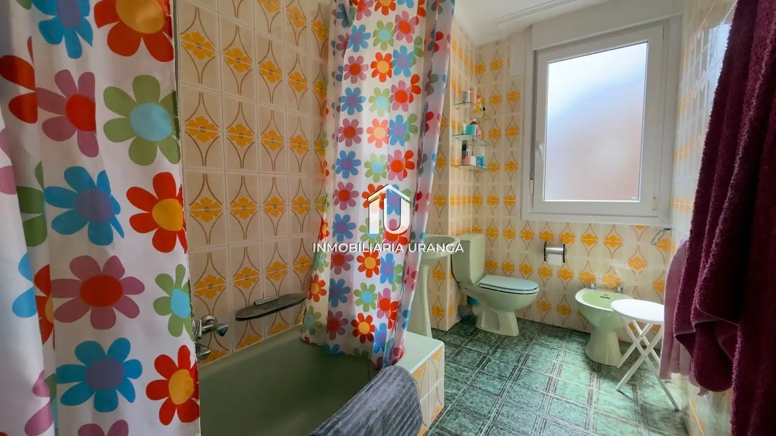 Baño de Piso en venta en Laredo con Calefacción, Terraza y Piscina comunitaria