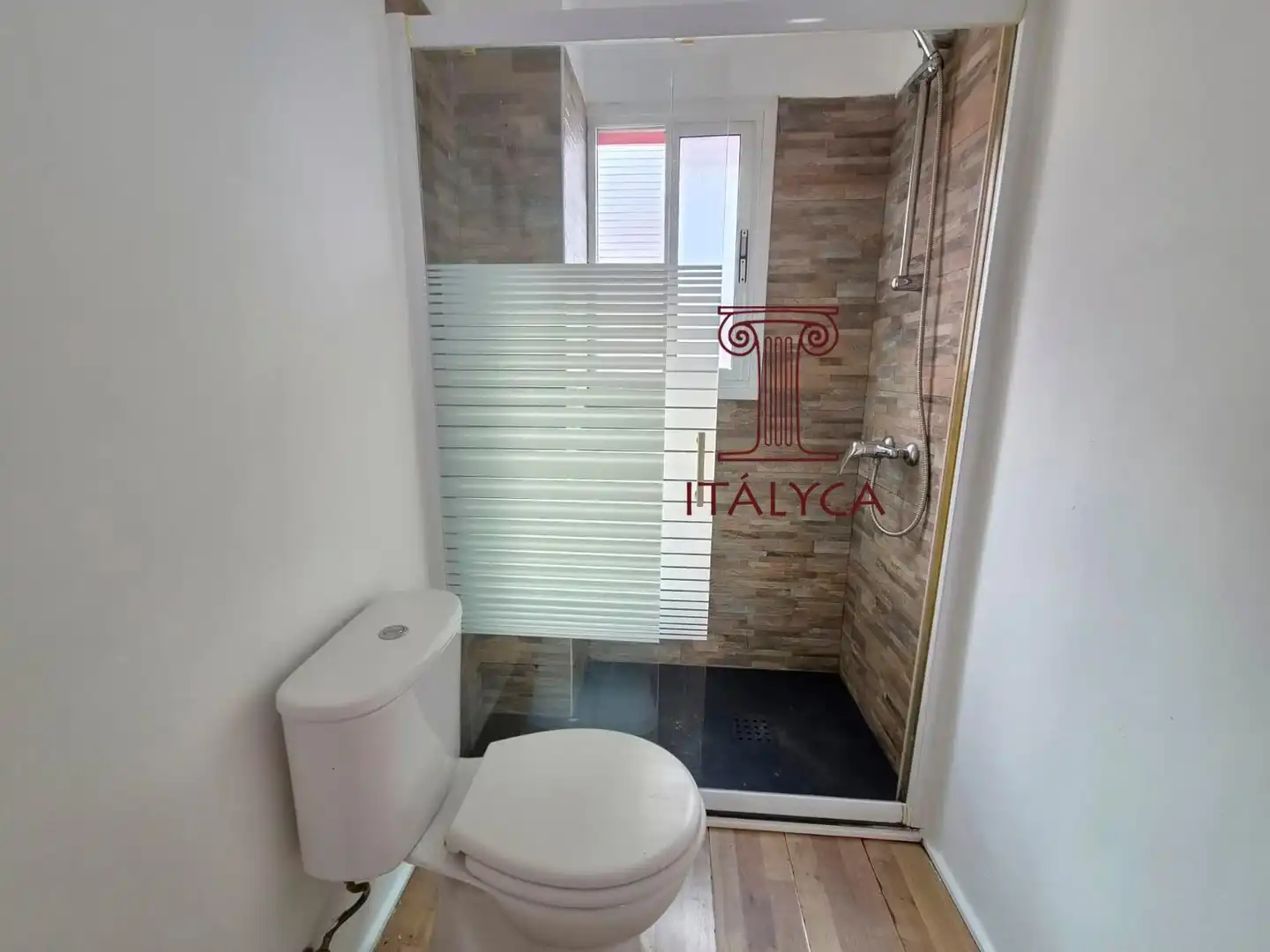Bany de Apartament en venda en Sevilla amb Aire condicionat, Calefacció i Balcó