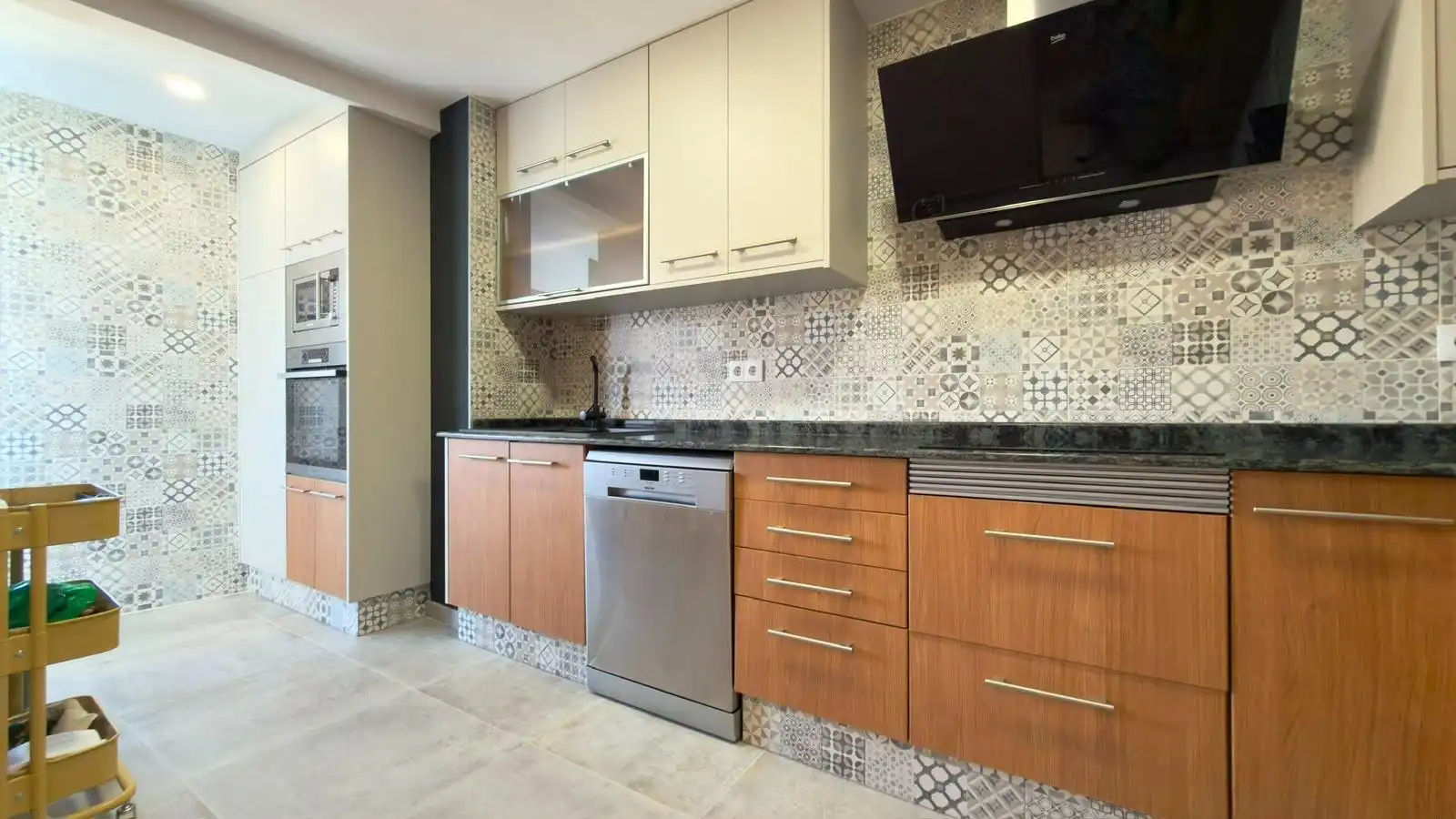 Küche von Wohnung zum Verkauf in Villajoyosa / La Vila Joiosa mit Klimaanlage, Heizung und Terrasse