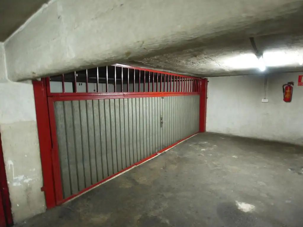 Parkplatz von Garage zum Verkauf in Basauri 