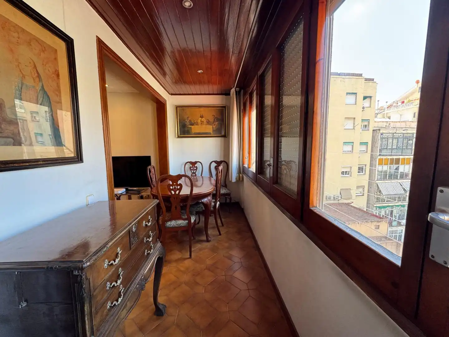 Comedor de Piso en venta en Barcelona con Parquet, Amueblado y Horno