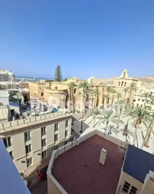 Vista exterior de Ático de alquiler en Almería con Amueblado