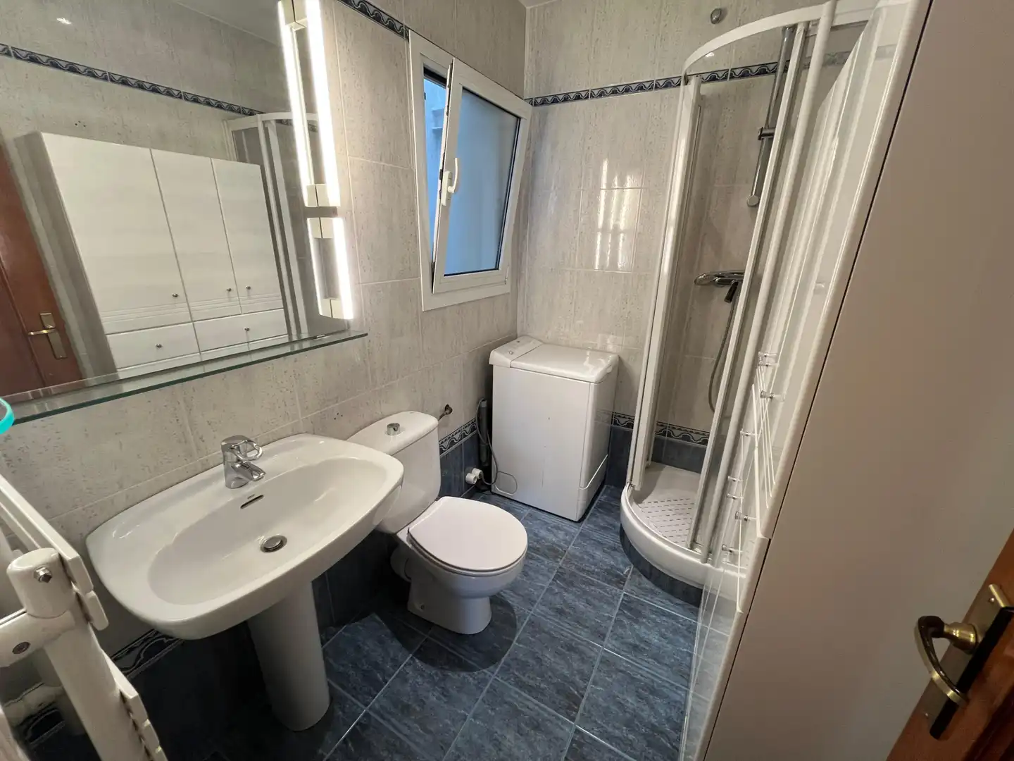 Bathroom of Flat for rent in Escaldes – Engordany  with Heating, Parquet flooring and Furnished