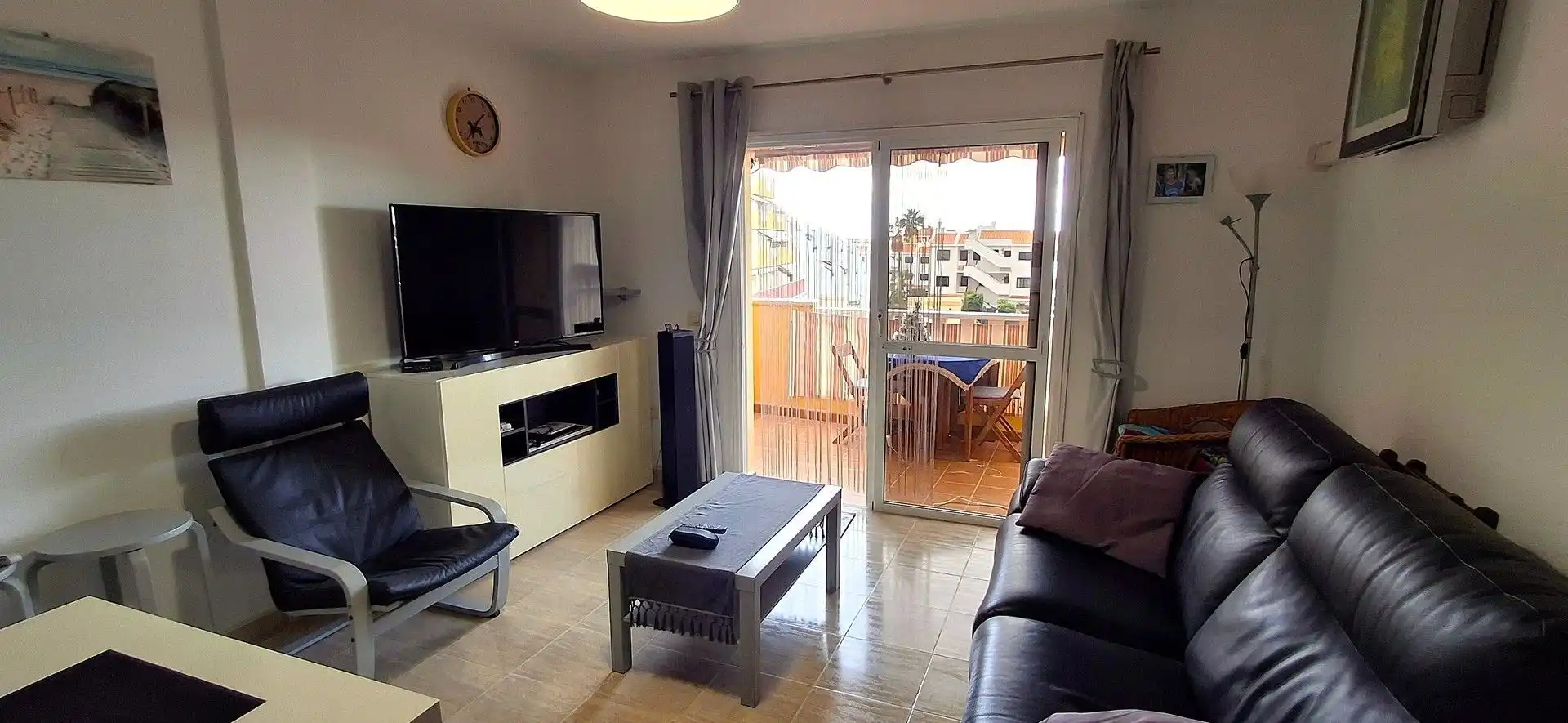 Sala de estar de Apartamento en venta en Arona con Terraza, Amueblado y Piscina comunitaria