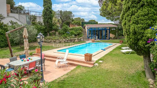 Casa-chalet en Venta en Carrer Cova del Bisbe en Tamariu