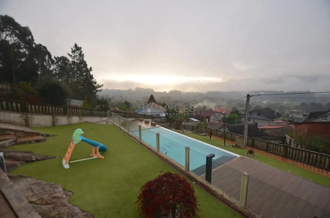Piscina de Casa o chalet en venta en Tui con Calefacción, Jardín privado y Terraza