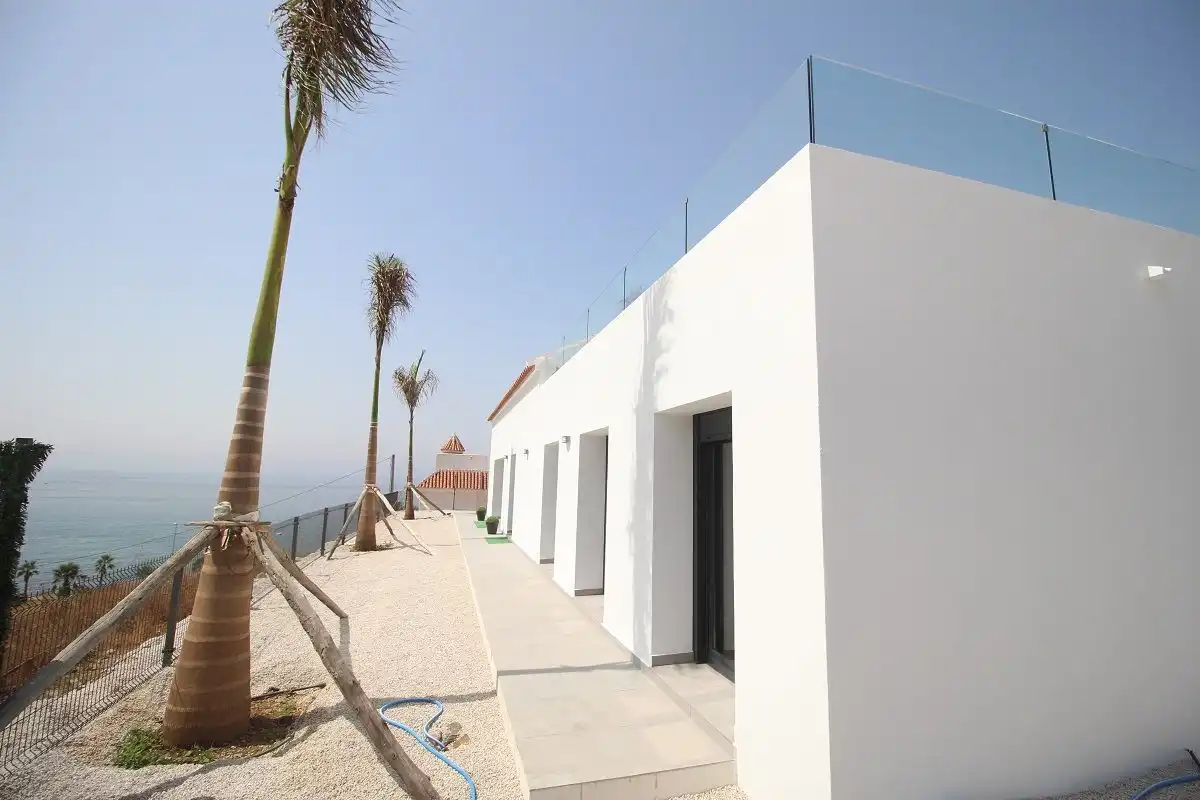 Vista exterior de Casa o xalet de lloguer en Nerja amb Aire condicionat, Jardí privat i Traster