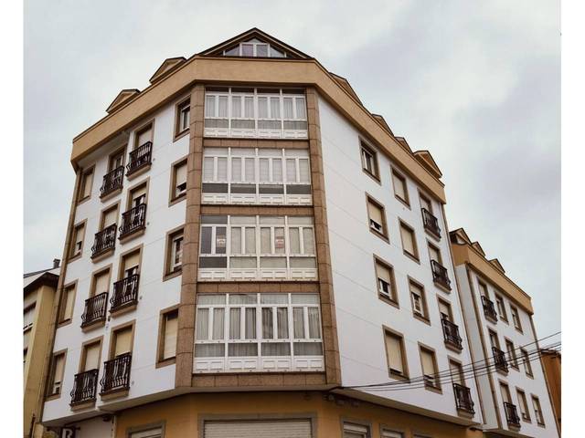 Piso en Venta en Calle RAMON VALLE INCLAN, 1 en Cariño