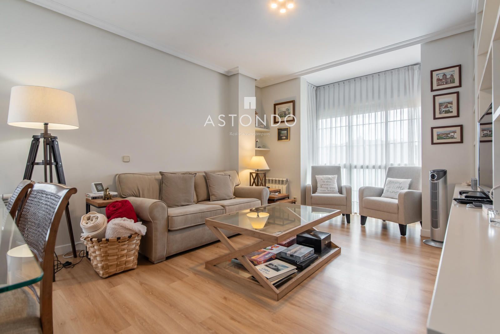 Living room of Flat for sale in  Madrid Capital  with Air Conditioner, Heating and Storage room