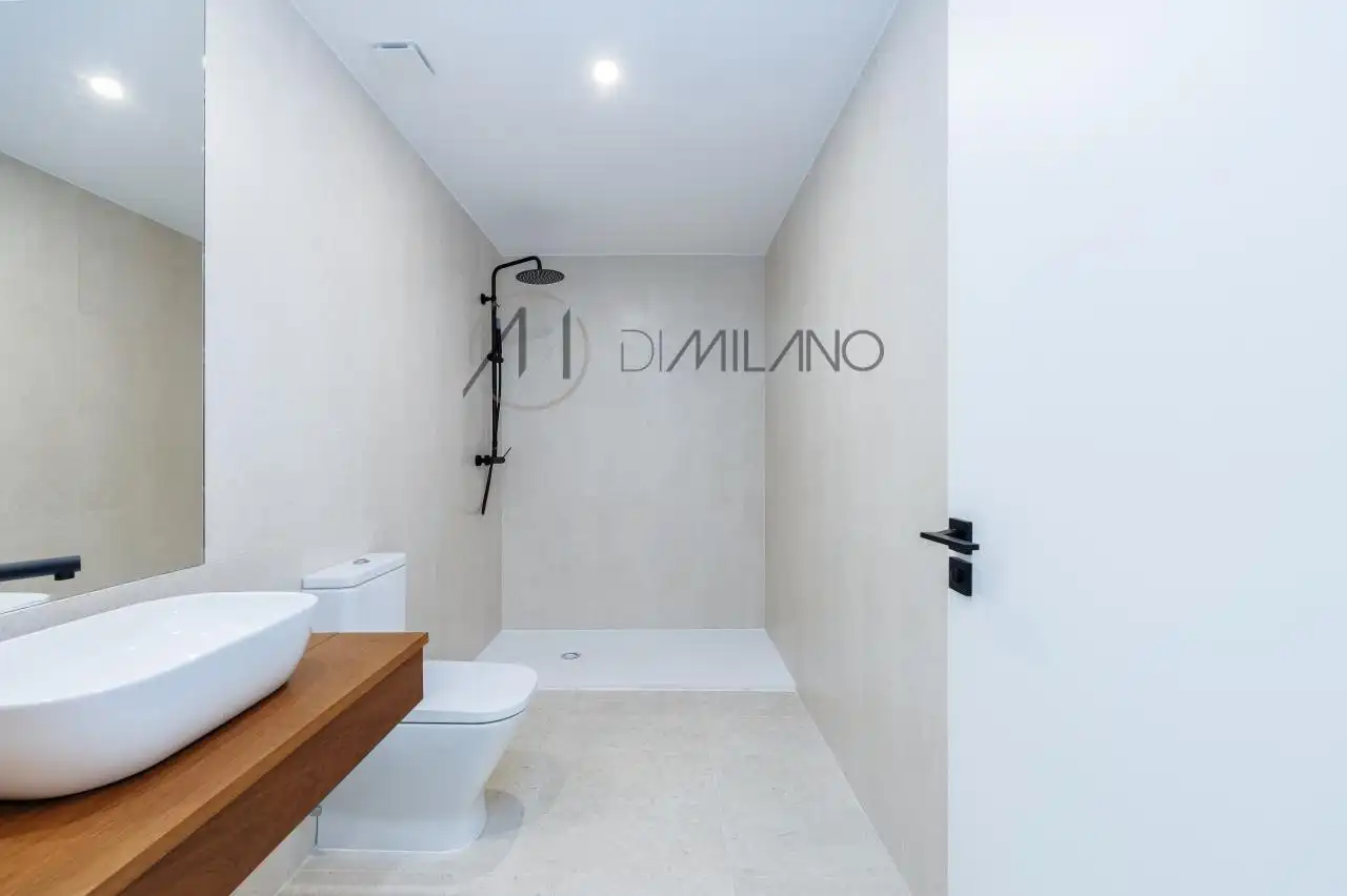 Baño de Ático en venta en Vigo  con Calefacción, Terraza y Piscina