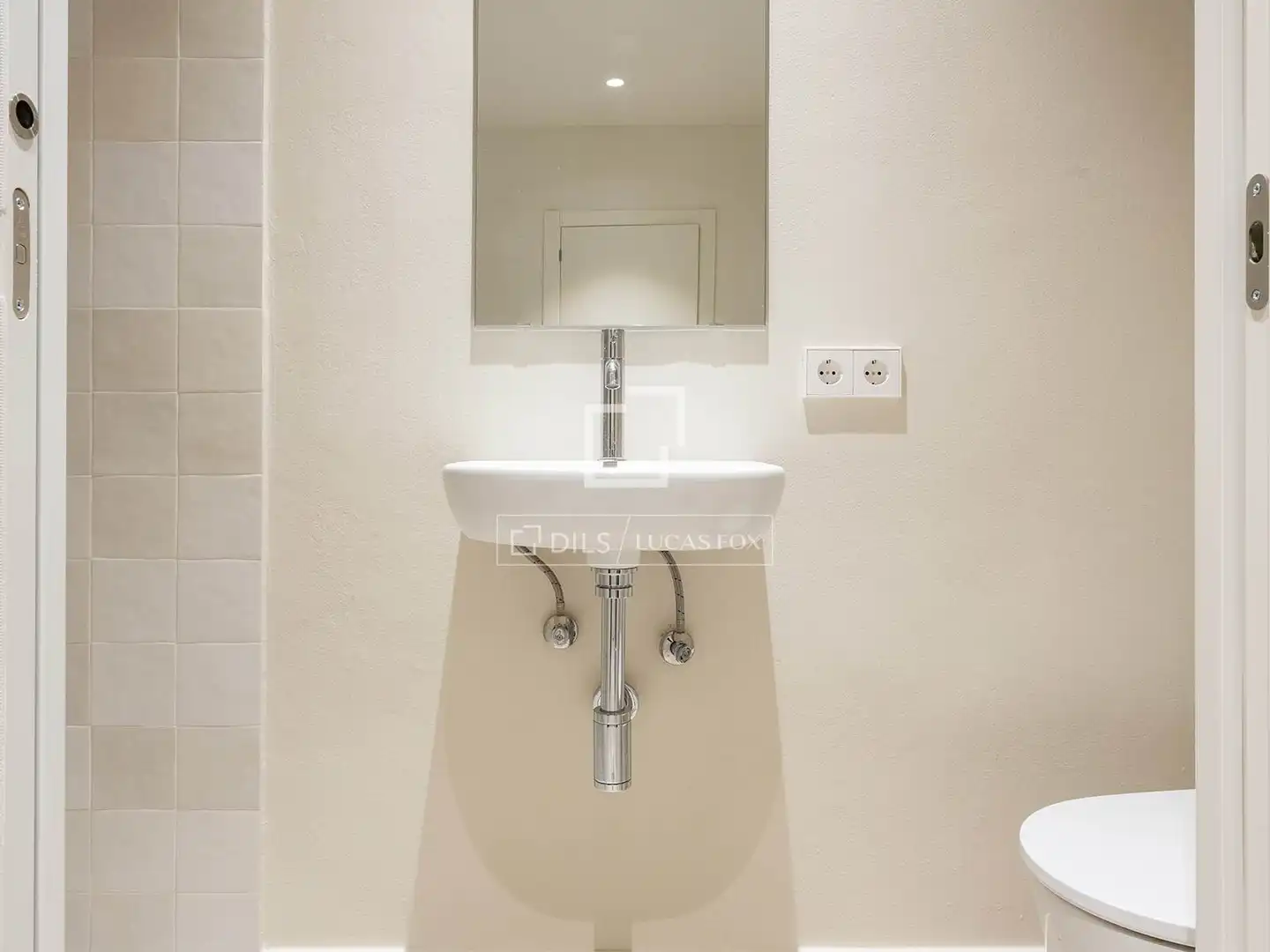 Bathroom of Flat for sale in Barcelona  with Air Conditioner, Heating and Parquet flooring