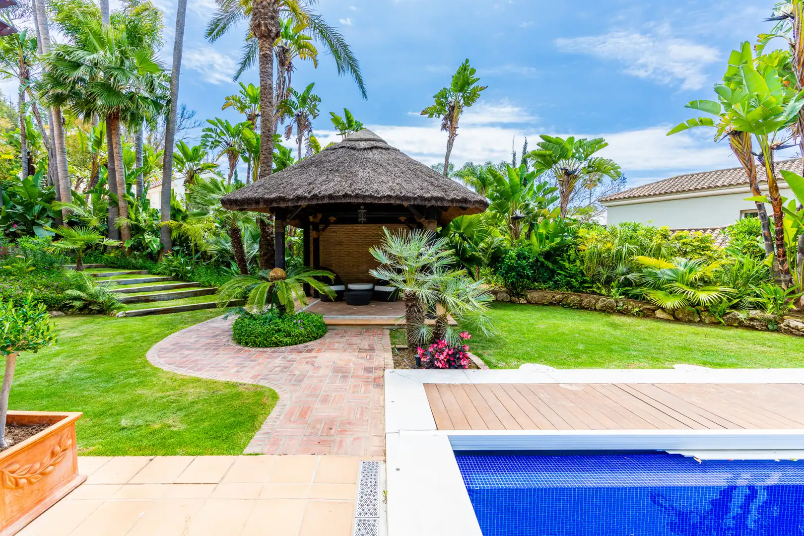 Jardí de Casa o xalet en venda en Marbella amb Aire condicionat, Jardí privat i Terrassa