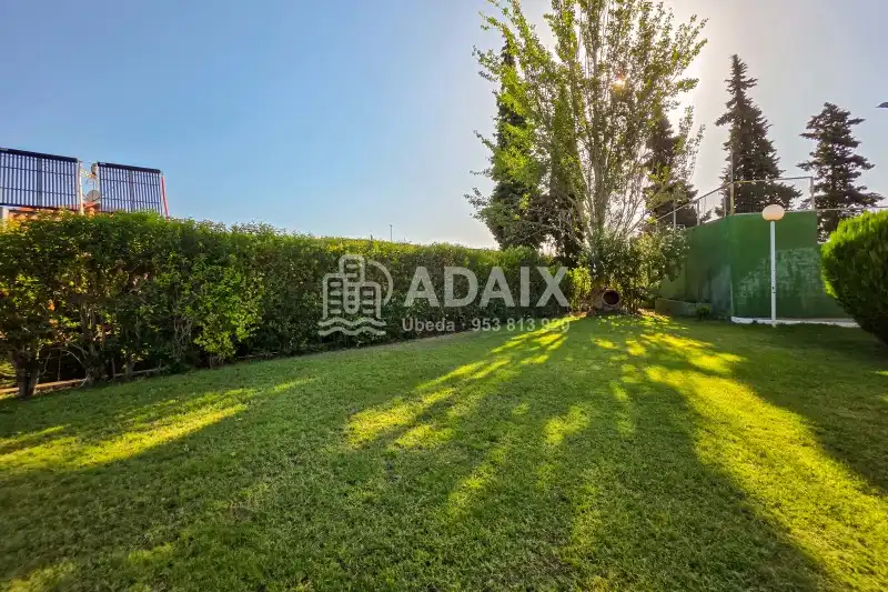 Jardín de Finca rústica en venta en Úbeda con Terraza, Trastero y Balcón