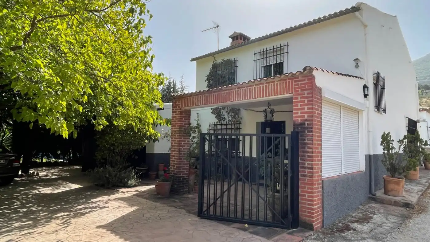 Vista exterior de Casa o xalet en venda en Carcabuey amb Calefacció, Jardí privat i Terrassa