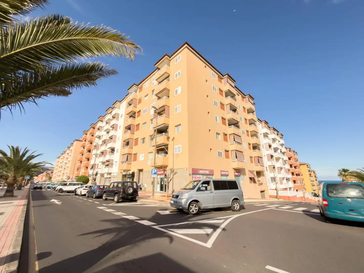 Vista exterior de Pis en venda en Candelaria amb Terrassa i Piscina comunitària